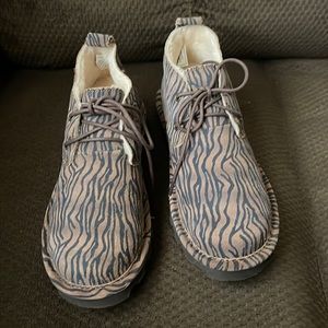 Bear Paw size 7 brand new brown with black stripes